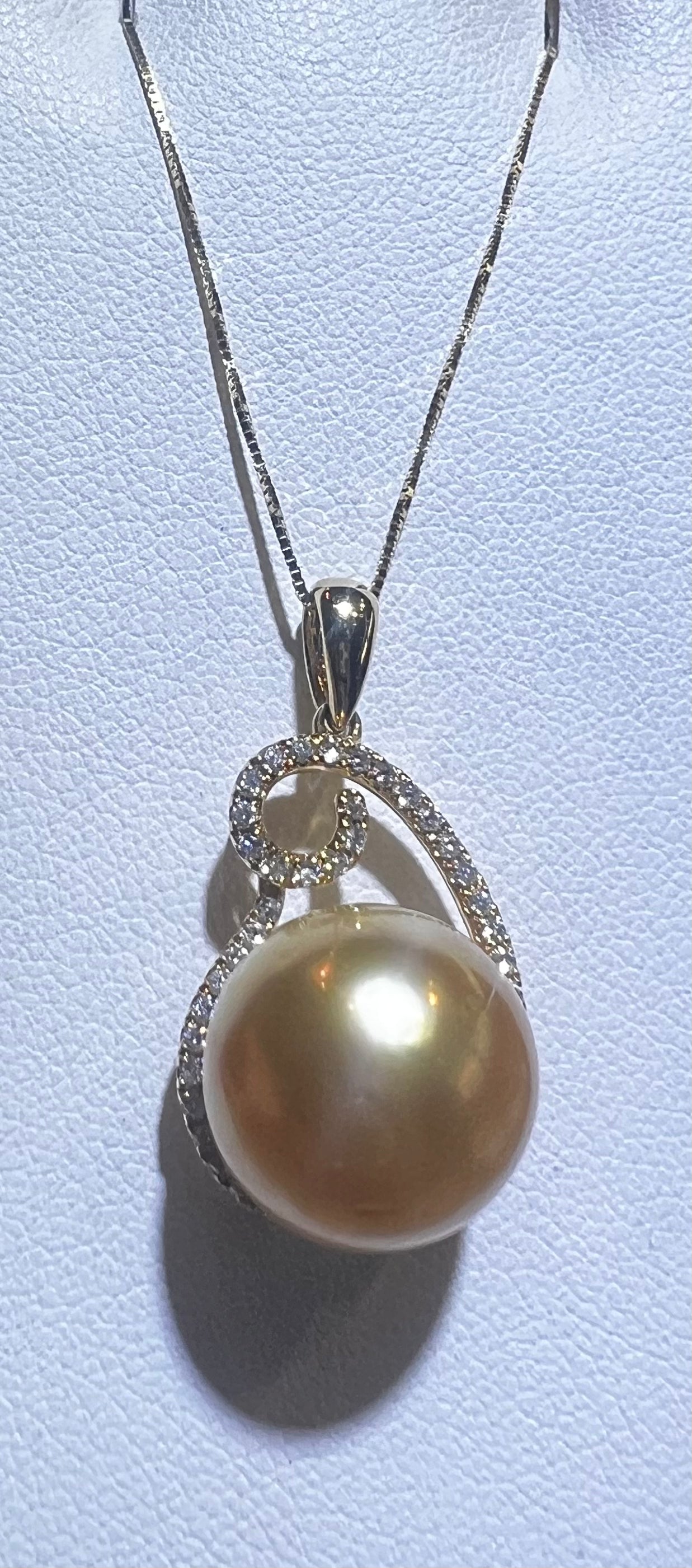 14k South Sea Diamond Necklace