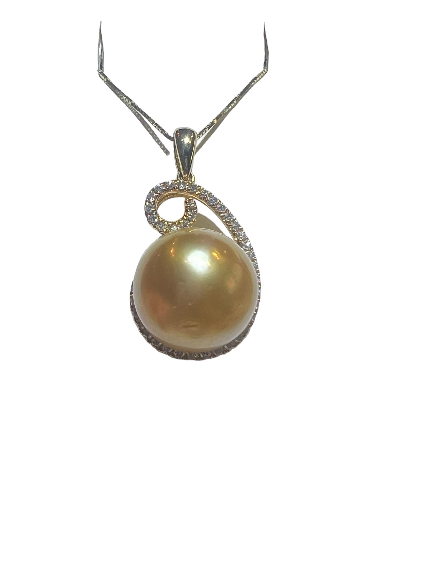 14k South Sea Diamond Necklace